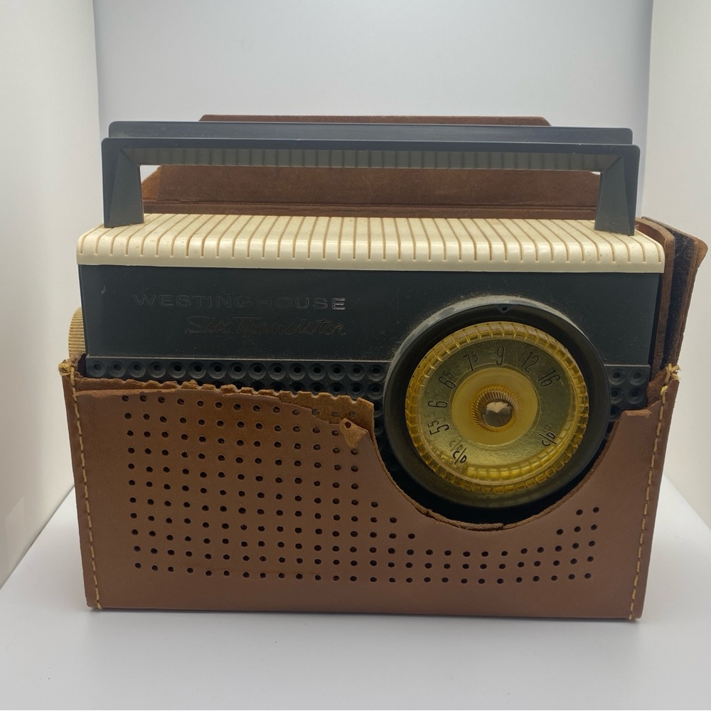 Vintage Retro Westinghouse Radio with Leather Case, MCM aesthetic NOT TESTED - Picture 5 of 6